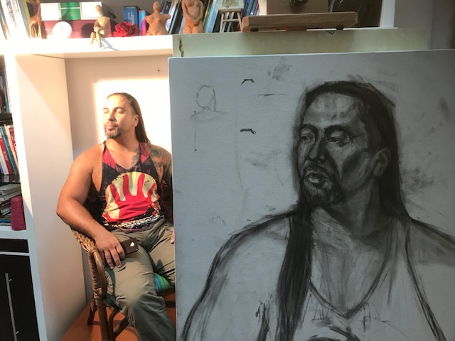 Fotografia de "O Modelo", Justino, carvão em tela, 2019.