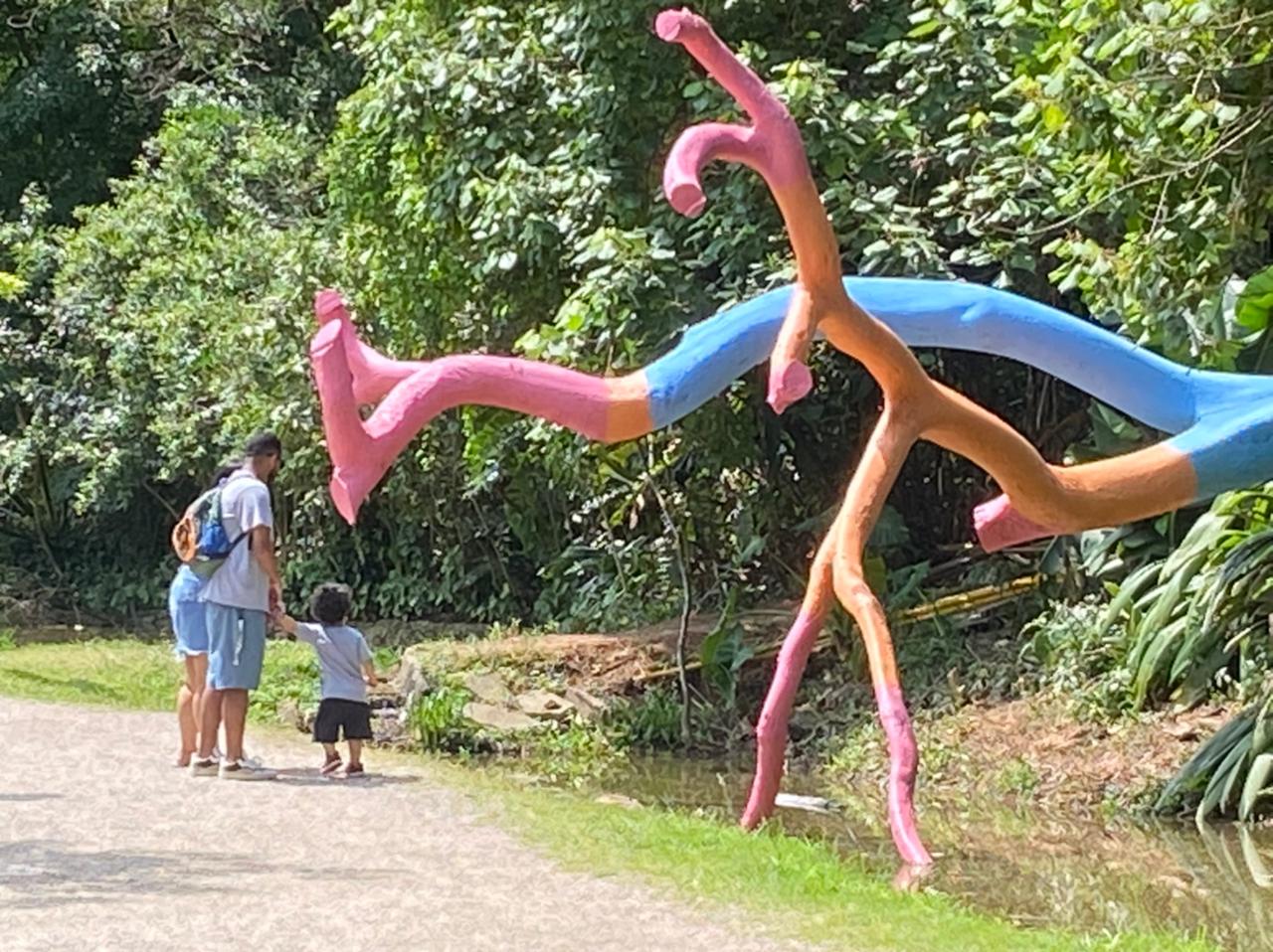 O Recomeço 2021 Escultura localizada no Bosque Maia, Guarulhos. INtervenção sobre copaíba derrubada pelo vento.