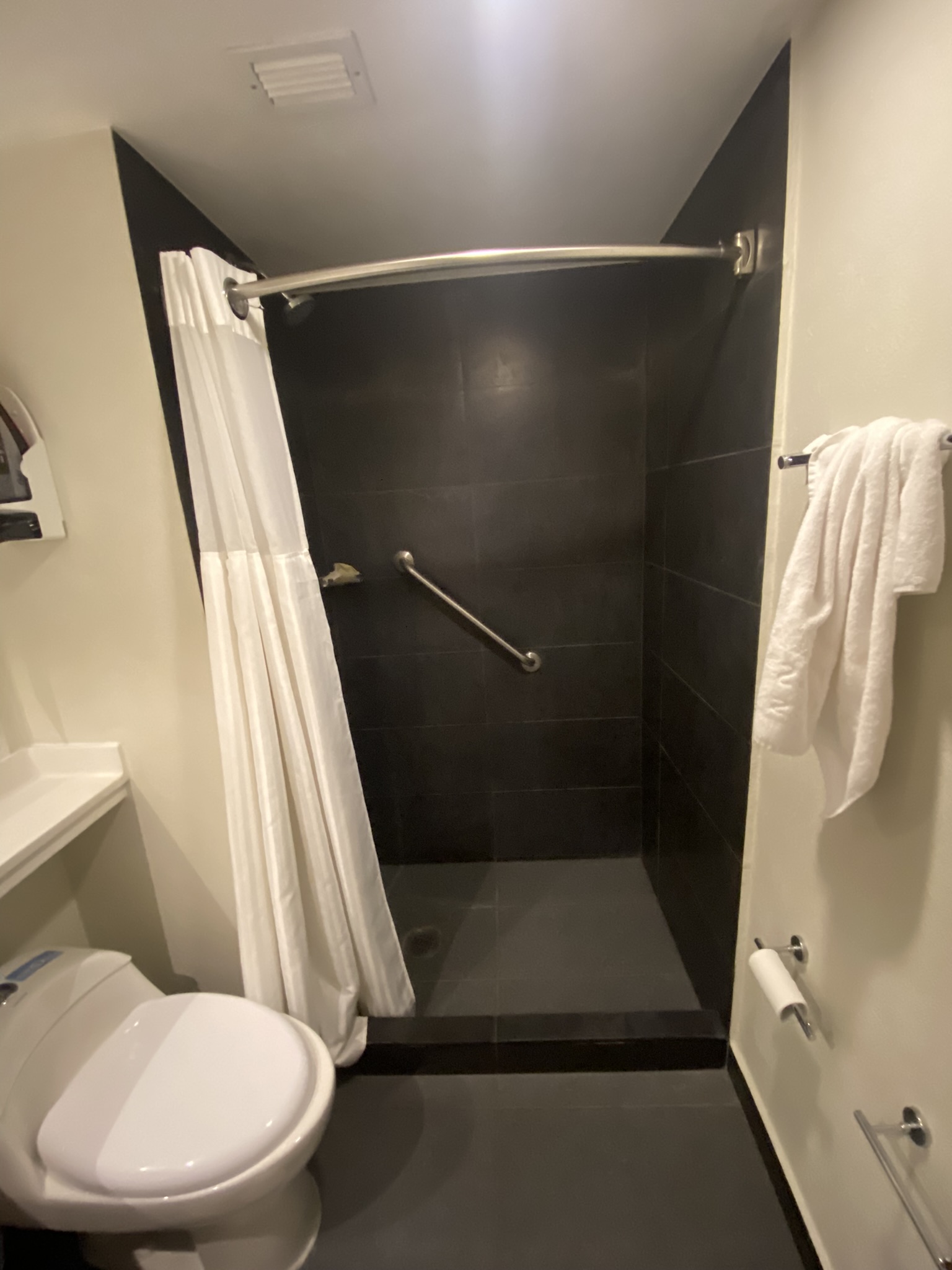 "Não-lugar" Justino, Fotografia, dimensões diversas, 2022.