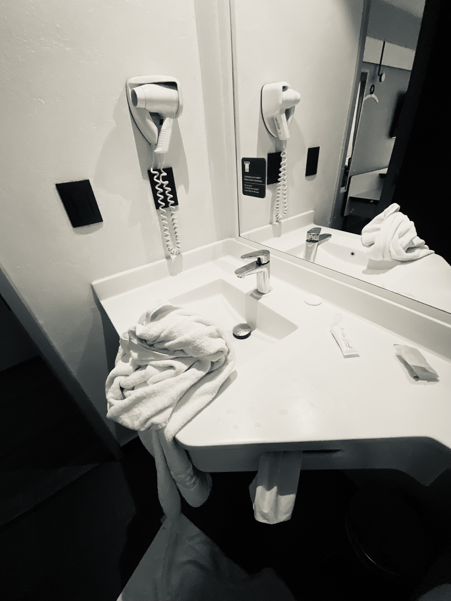 "Não-lugar" Justino, Fotografia, dimensões diversas, 2022.