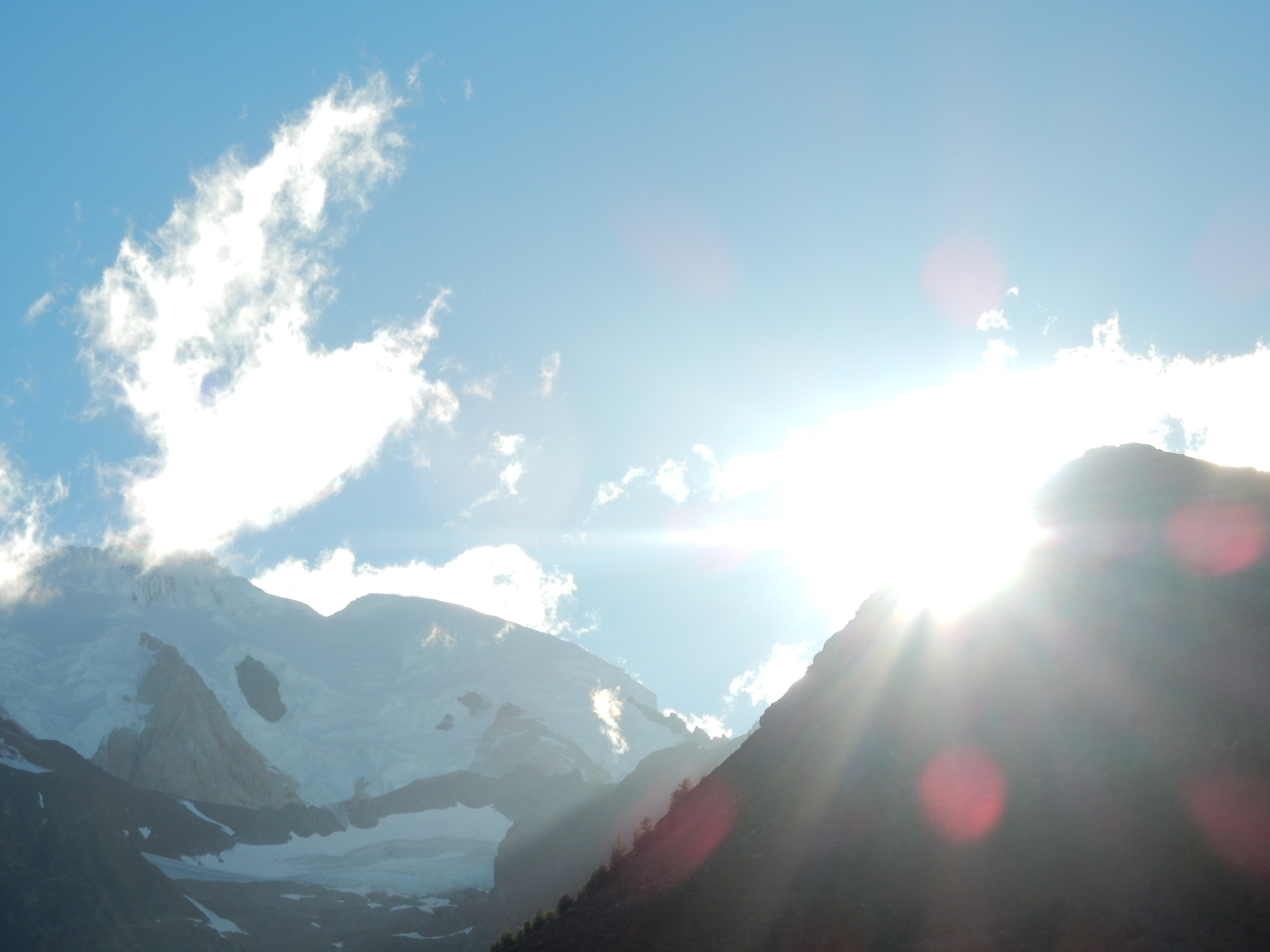 "O sol nasce na montanha" (ou será que se põe?) Justino 2022 Fotografia, tamanhos variados